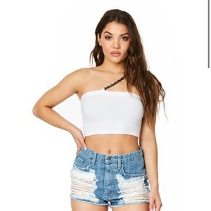 DIAGONAL CHAIN STRAP TUBE TOP